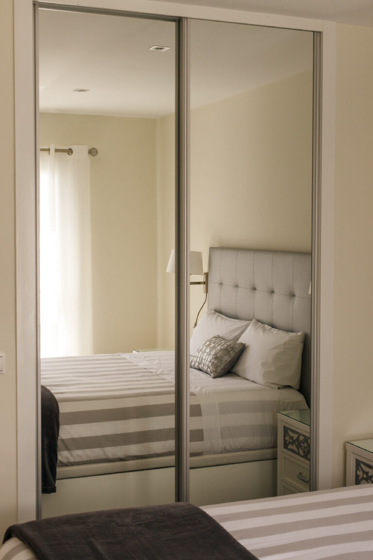 Bedroom wardrobe and mirror at San Fermín holiday apartment